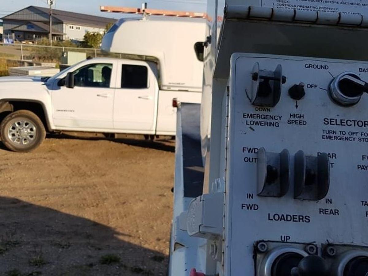 Used 2005 International DuraStar 4300 Terex High Ranger Cable Placer