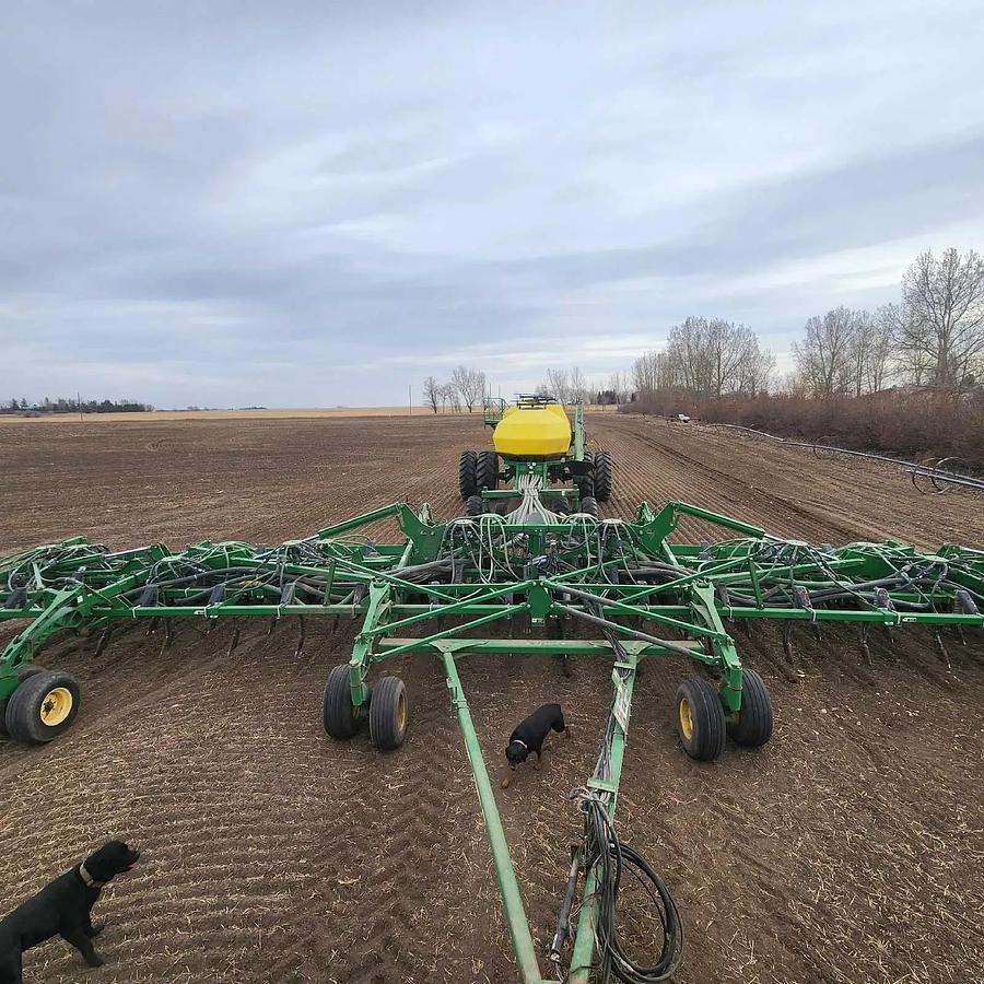 Used 2010 John Deere 1830 airdrill w/1910 cart