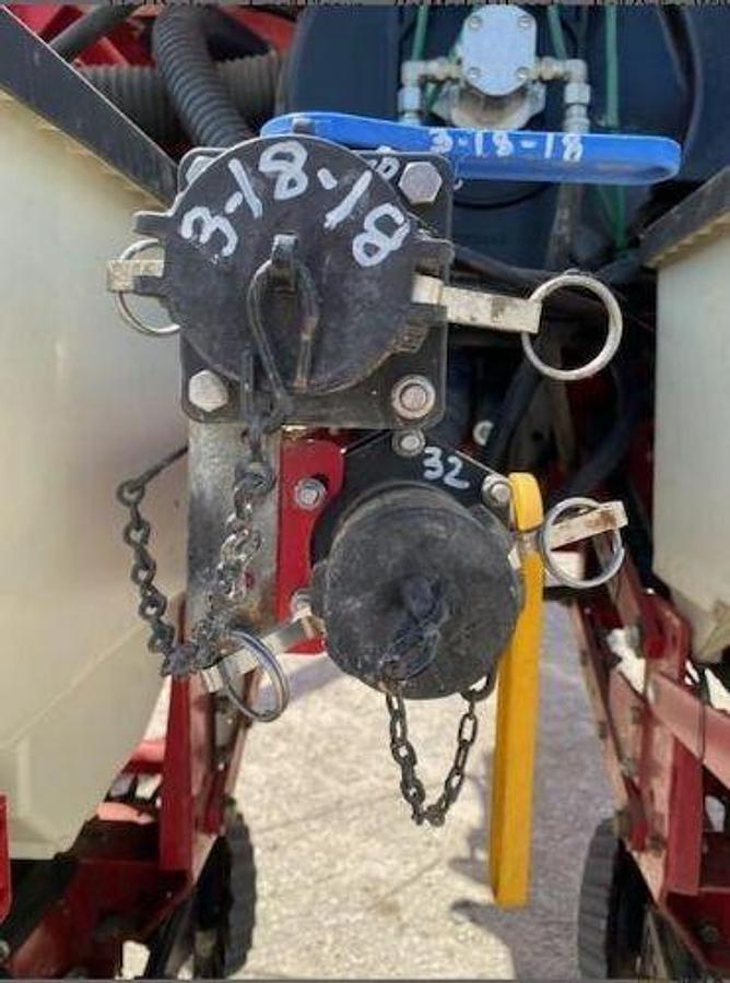 Used 2013 WHITE 8816