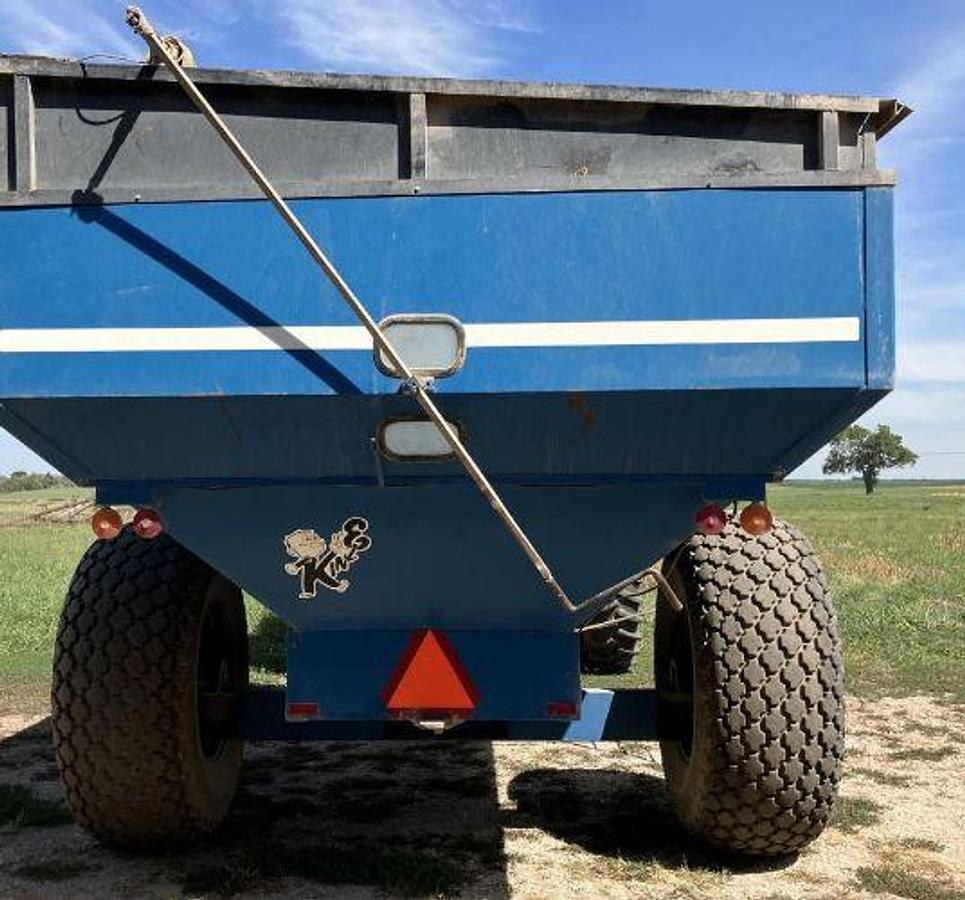 Used 2012 KINZE 640 Grain Cart