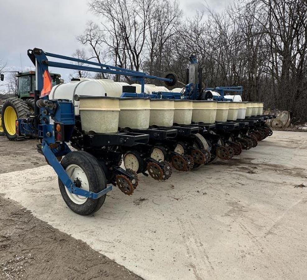 Used 1999 Kinze 2600