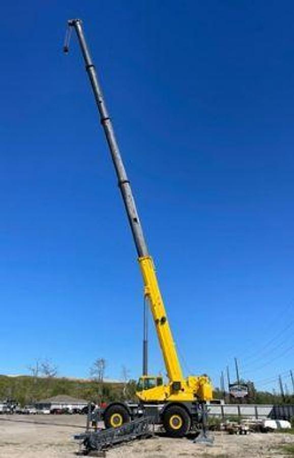 Used 2008 GROVE RT890E