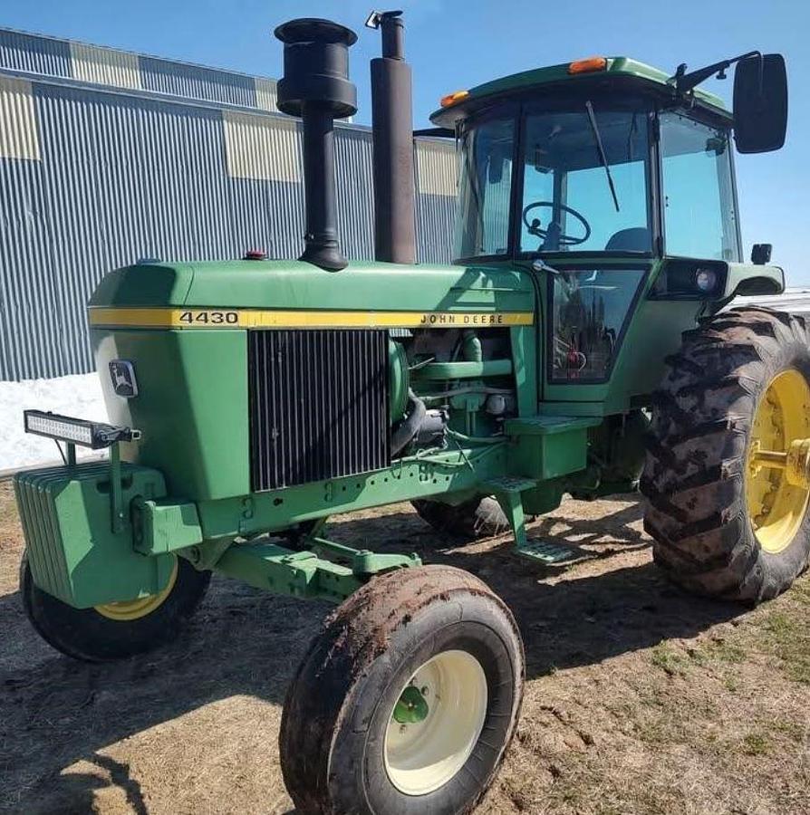Used JOHN DEERE 4430