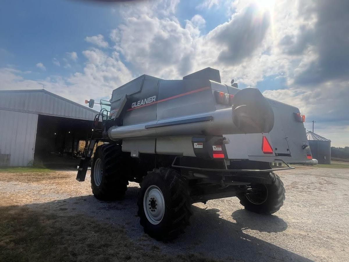 Used 2005 Gleaner R65 Combine
