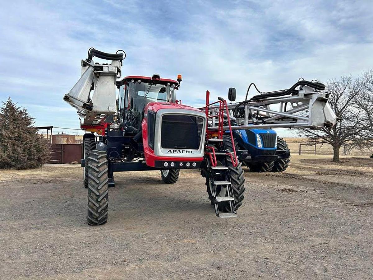 Used 2024 Apache A5-850 Sprayer 120’