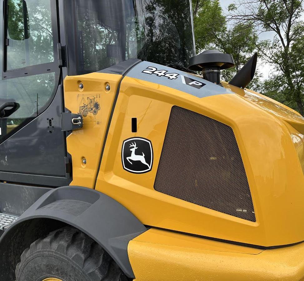 Used 2014 Deere 244J