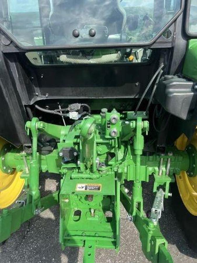 Used 2018 JOHN DEERE 5075E