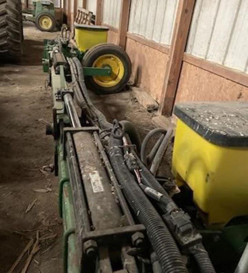 Used 2022 JOHN DEERE 1720