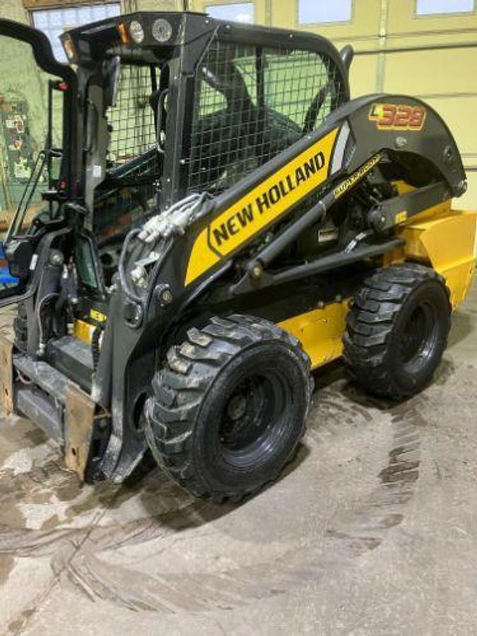 Used 2022 New Holland L328