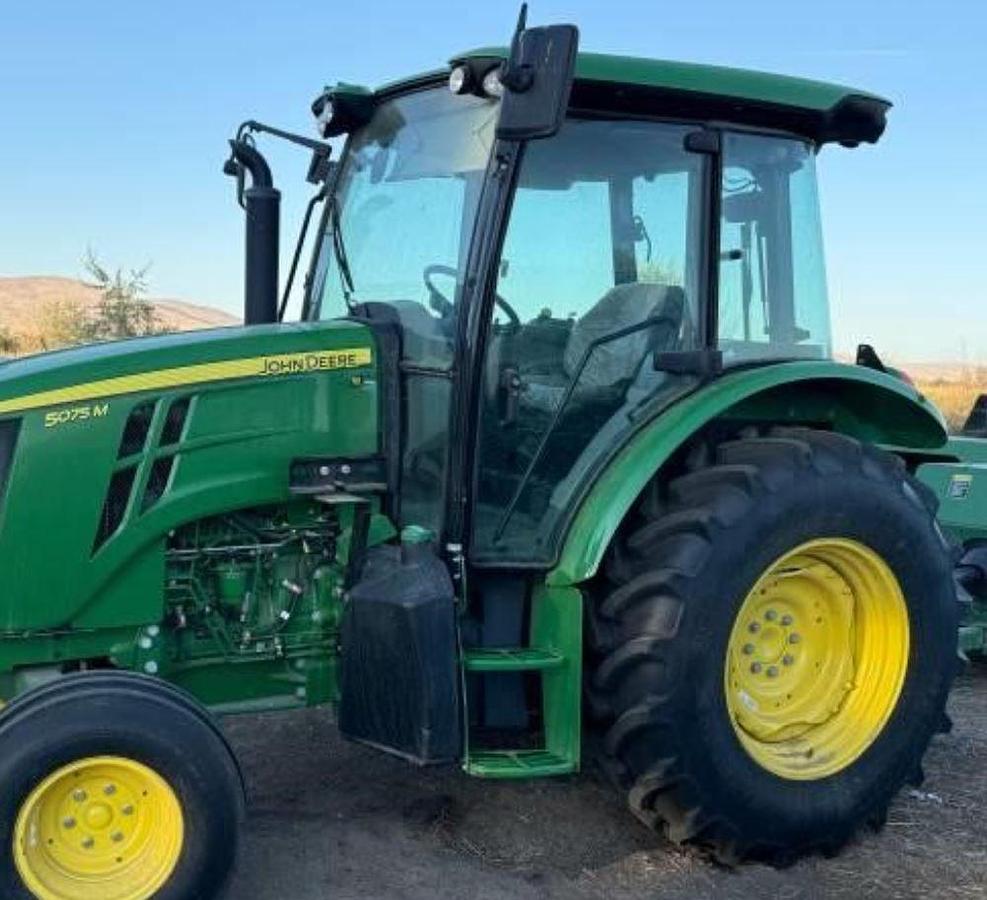 Used 2022 JOHN DEERE 5075M