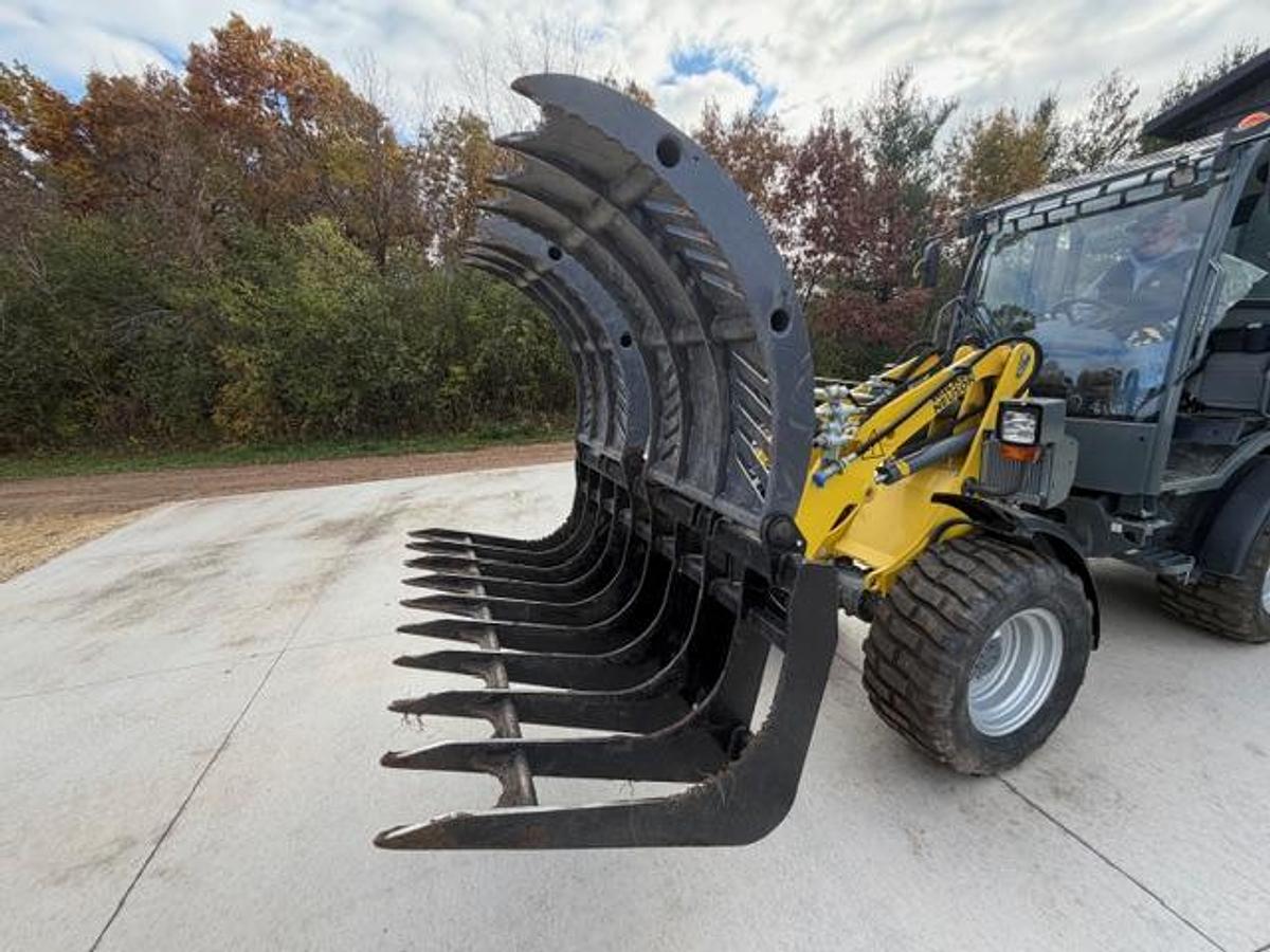 Used 2004 WACKER NEUSON Wheel Loader + Attachment