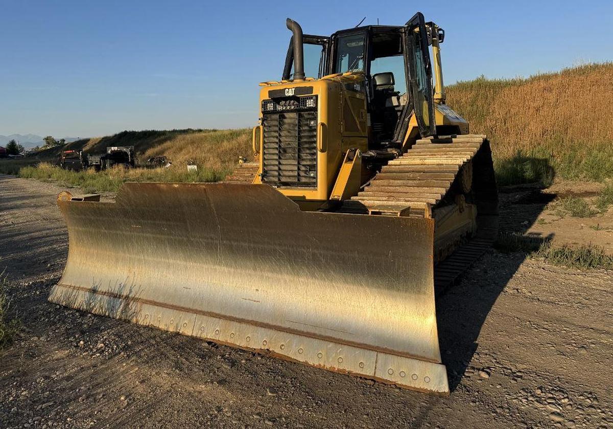 Used 2015 Caterpillar D6N LGP Skid Steer