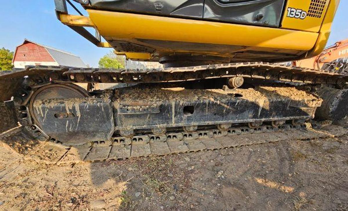 Used 2012 DEERE 135D