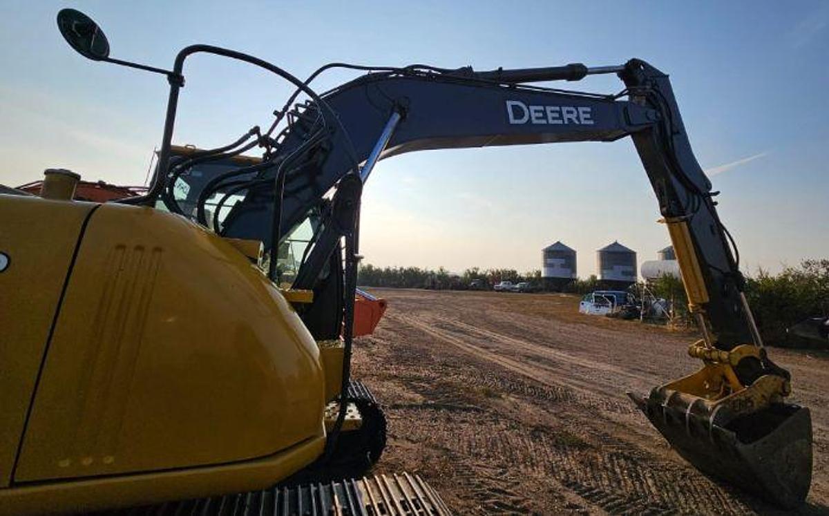 Used 2012 DEERE 135D