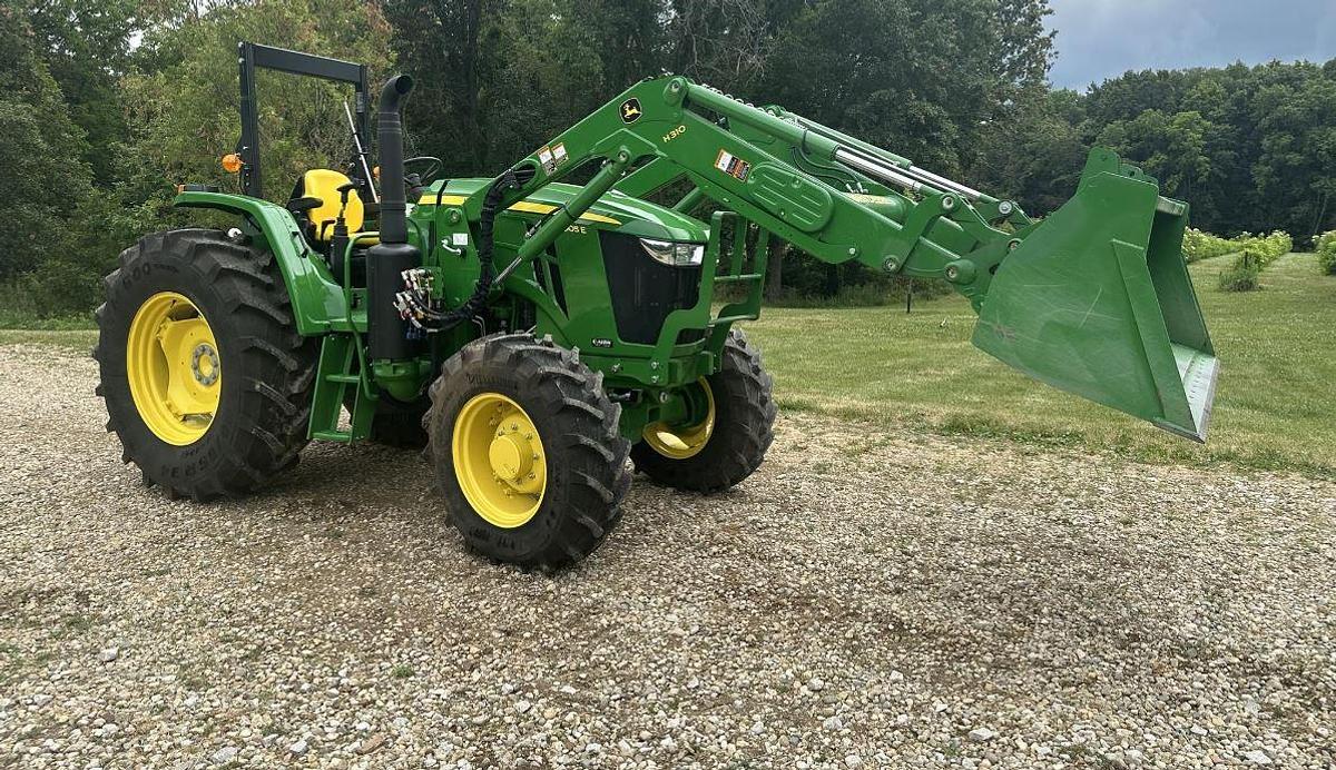 Used 2021 JOHN DEERE 6105E