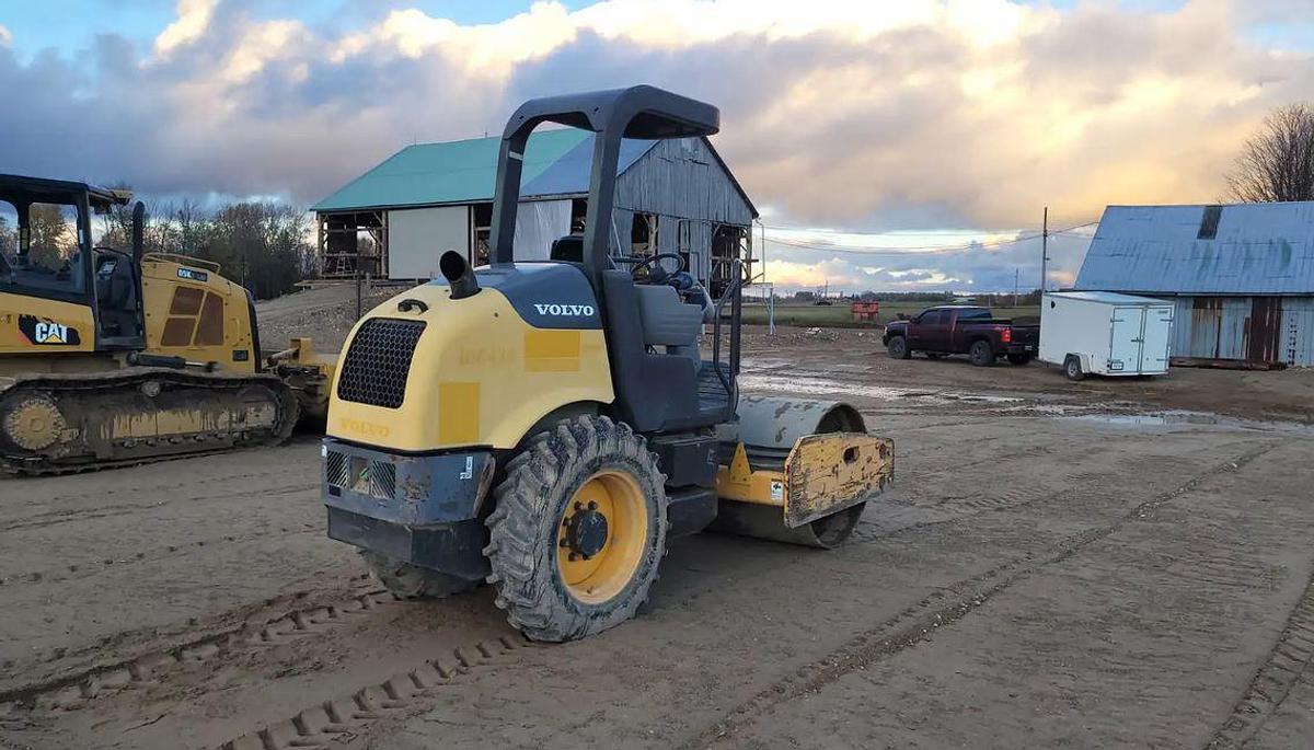 Used Volvo SD450D Compactor