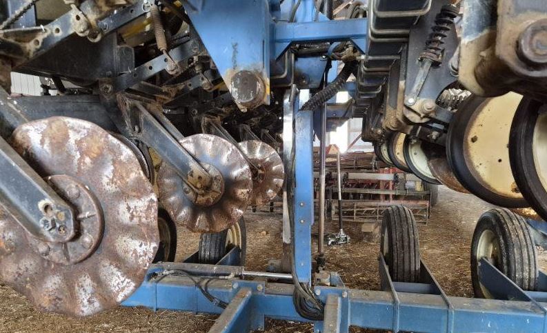 Used 1998 KINZE 2500