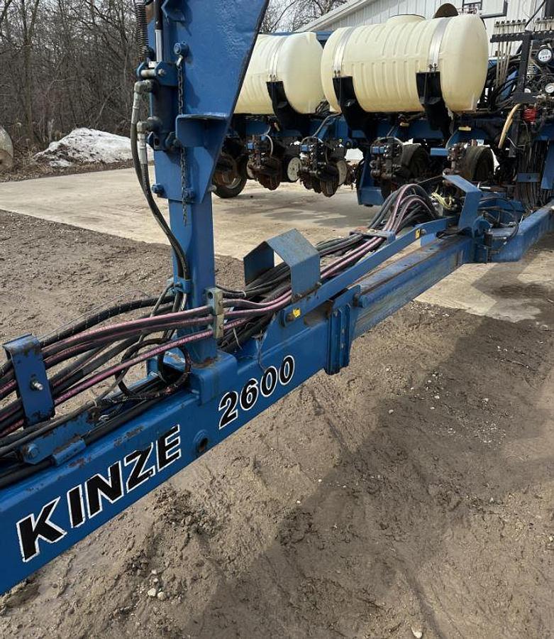 Used 1999 Kinze 2600
