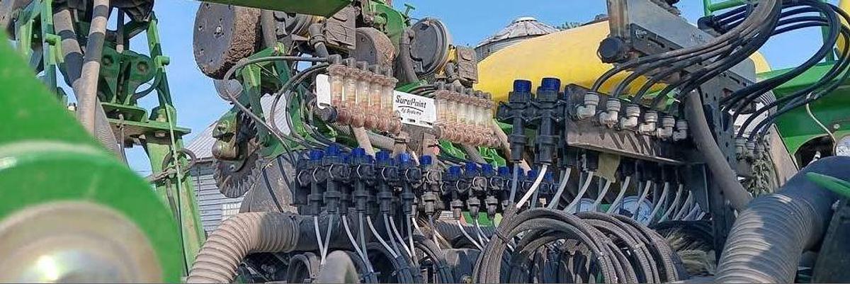 Used 2004 JOHN DEERE 1790 Planter