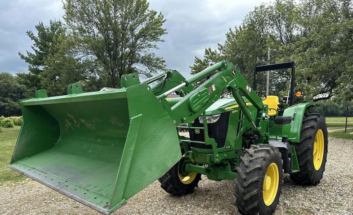 Used 2021 JOHN DEERE 6105E