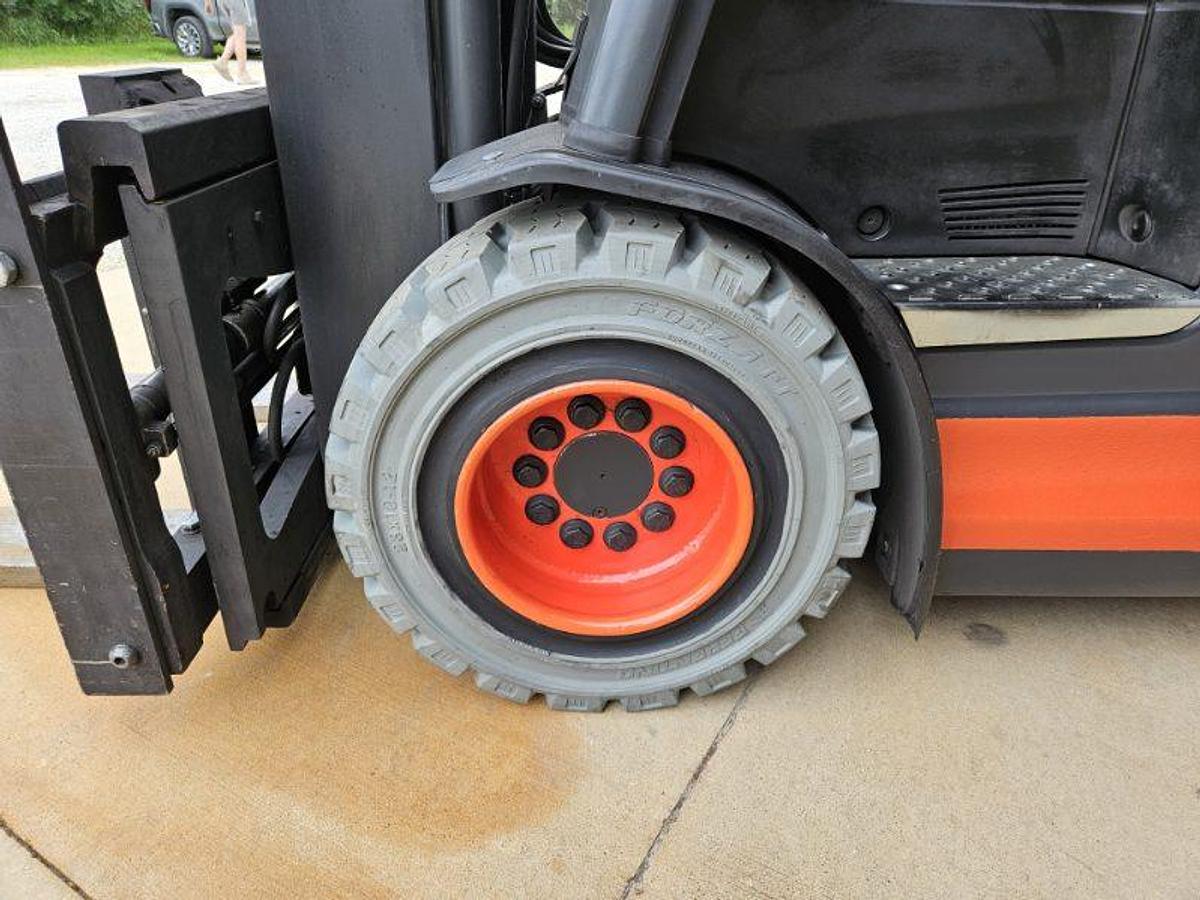 Used 2009 Linde E30 Electric Forklift