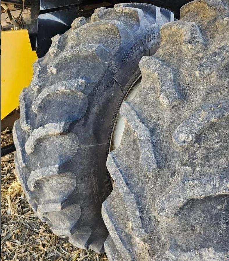 Used 2008 NEW HOLLAND CR9060 Combine