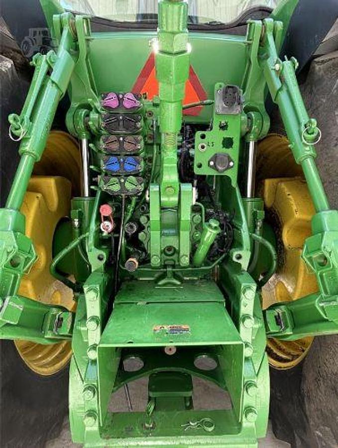 Used 2015 JOHN DEERE 8320R