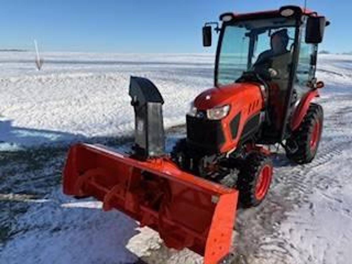 Used 2020 Kubota 2610 TRACTOR, BLOWER, MOWER