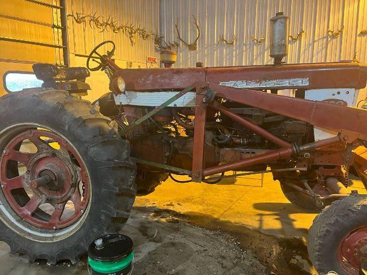 Used 1958 INTERNATIONAL 560 with Hydraulic Bucket