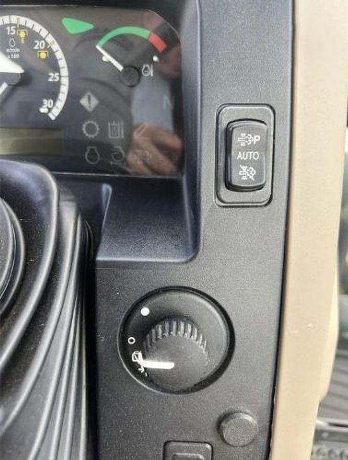 Used 2018 JOHN DEERE 5075E