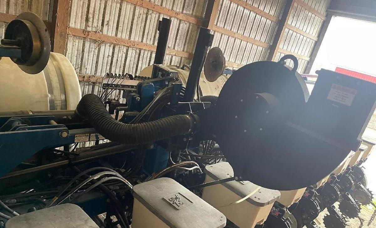 Used 2009 Kinze 3600 Planter (Retrofit 2017)