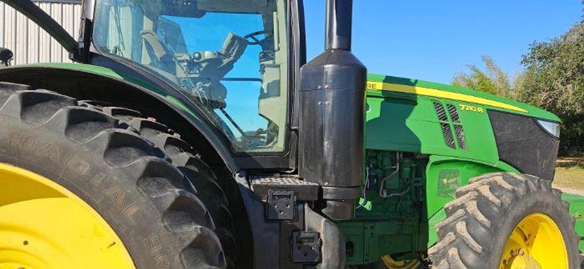 Used 2015 JOHN DEERE 7210R
