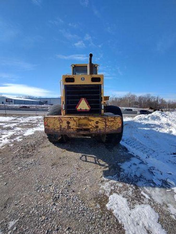 Used 1990 JOHN DEERE 744E