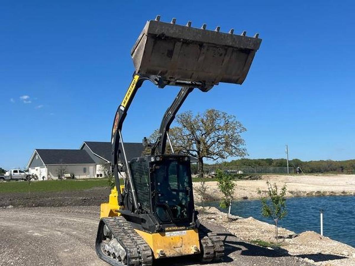 Used 2020 New Holland C-332