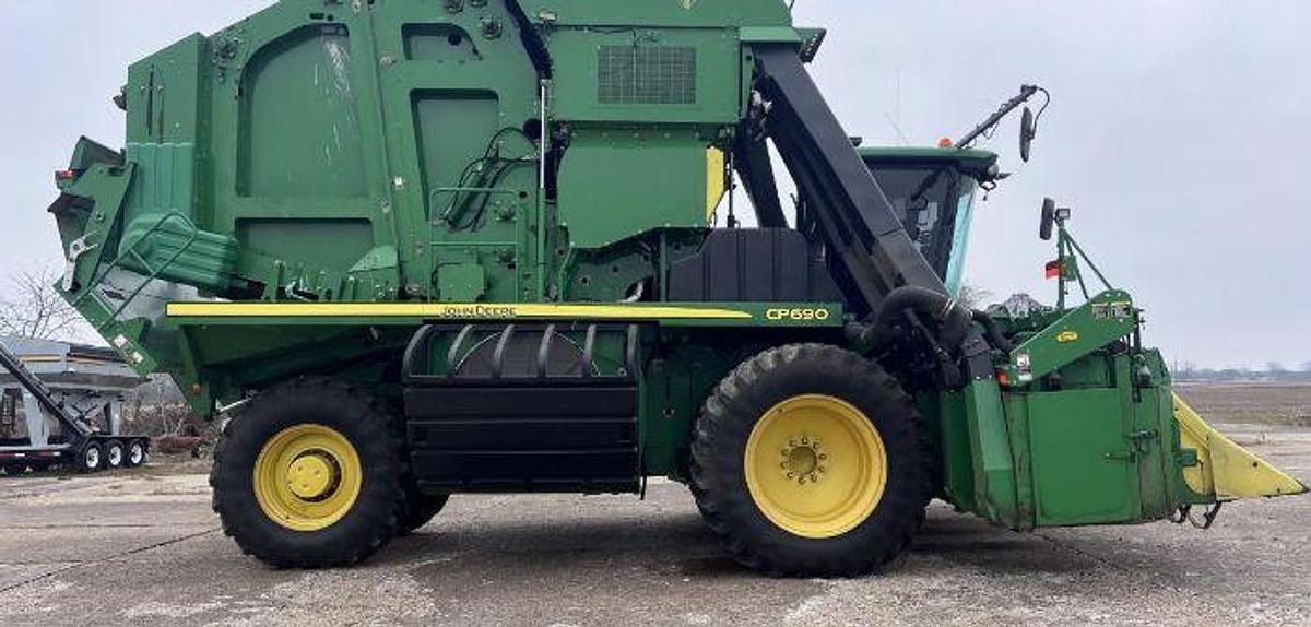 Used 2016 JOHN DEERE CP690