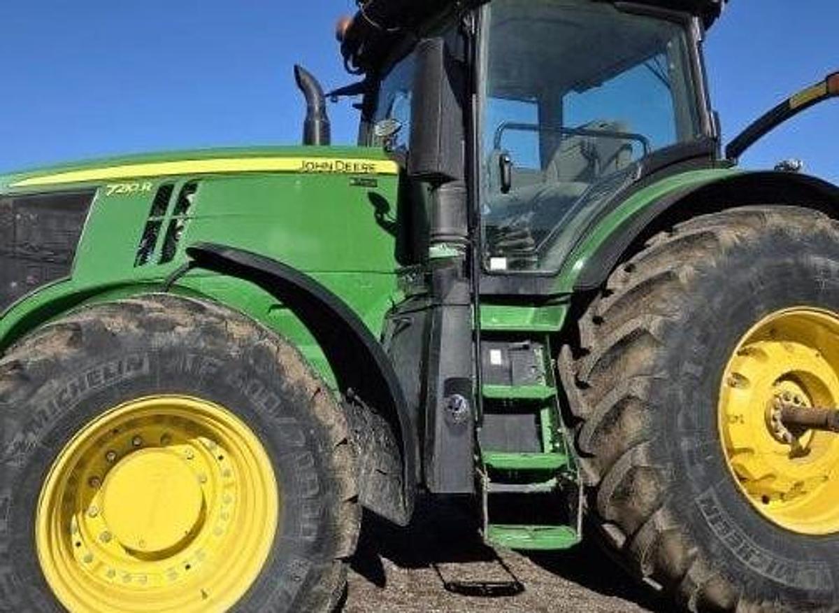 Used 2015 John Deere 7210R MFWD Tractor with IVT