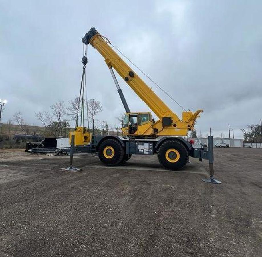 Used 2008 Grove RT890E