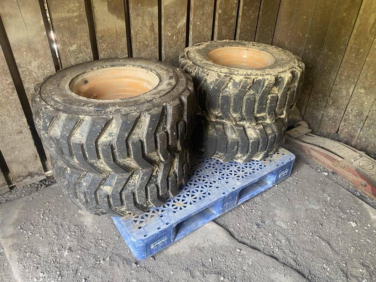 Used 2011 CASE SR250