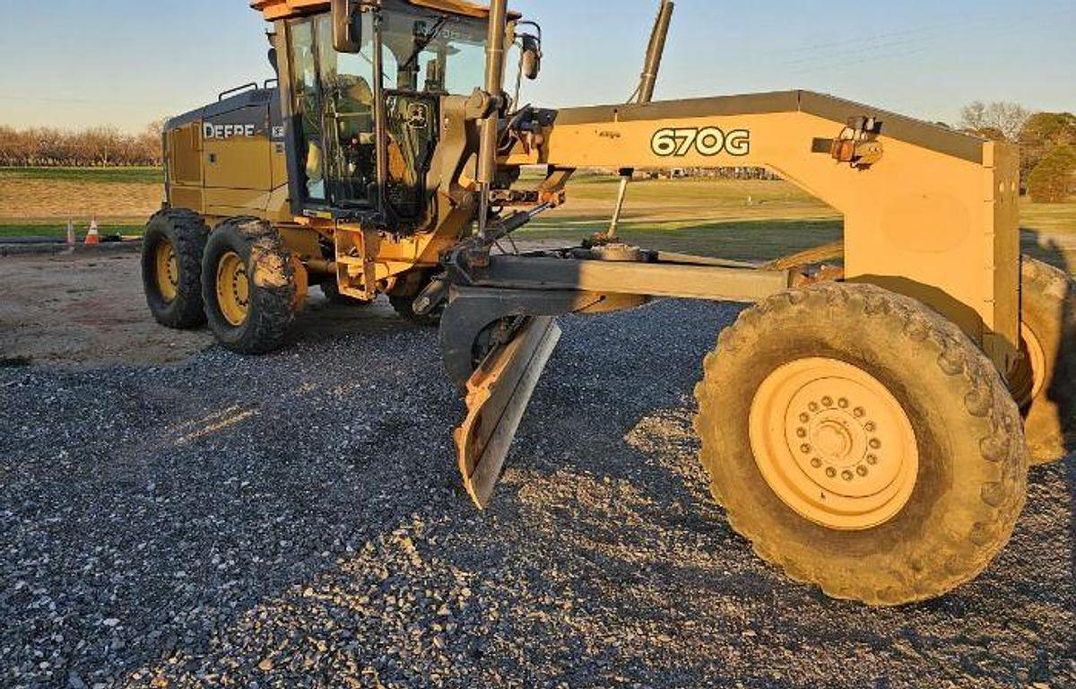 Used 2016 JOHN DEERE 670G