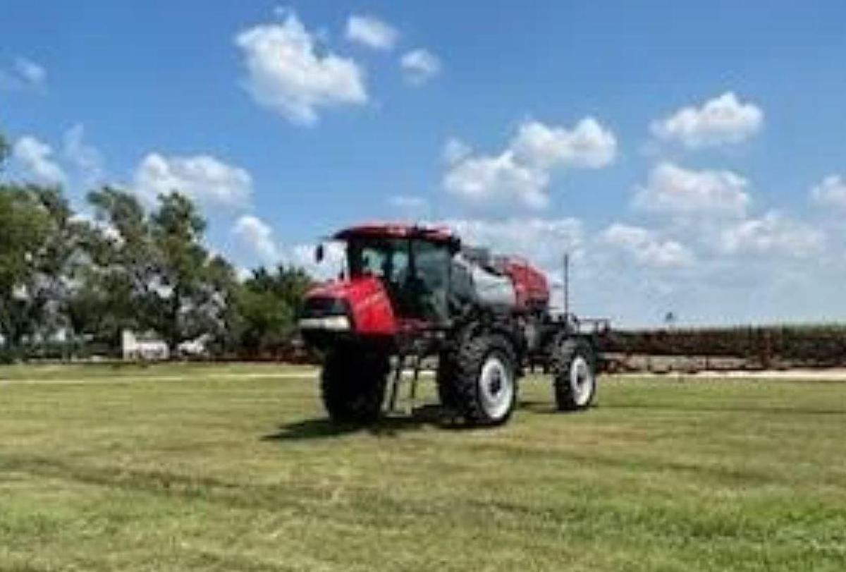 Used 2016 Case IH Patriot 4440 Self-Propelled Sprayer