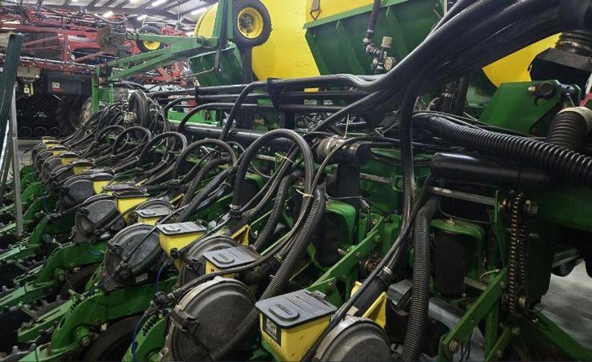 Used 2009 JOHN DEERE DB60