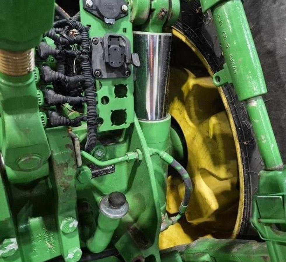 Used 2009 JOHN DEERE 8530 Tractor