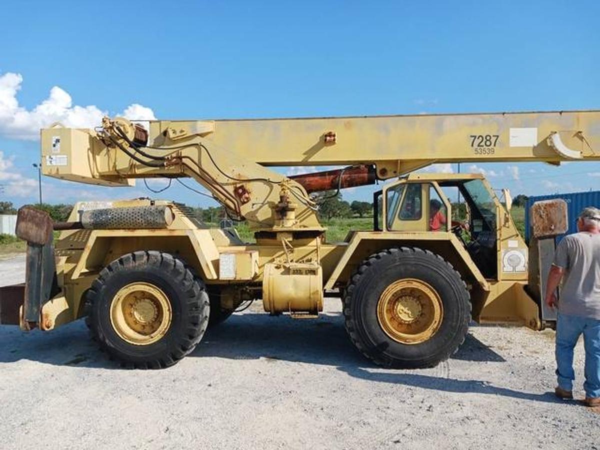 Used 1995 P&H 122D (22 Ton) 62FT Boom Rough Terrain Crane