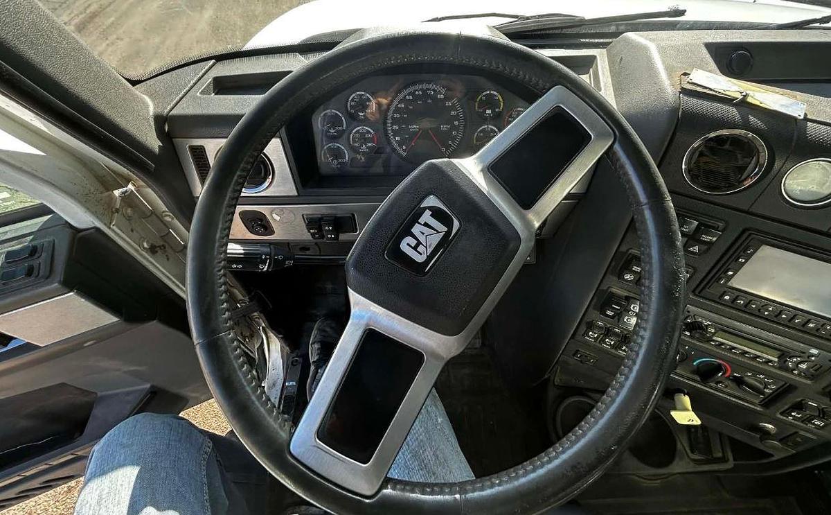 Used 2013 Caterpillar CT660