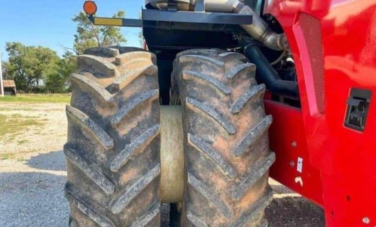 Used 2014 Versatile 375 tractor