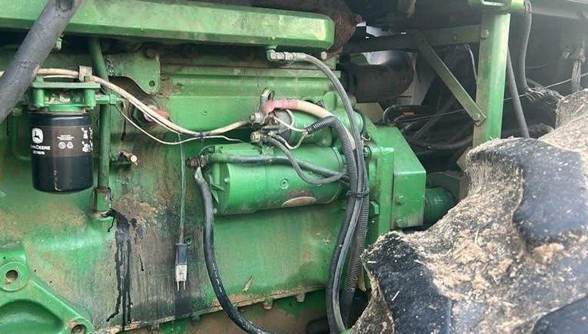 Used 1990 JOHN DEERE 8760 Tractor