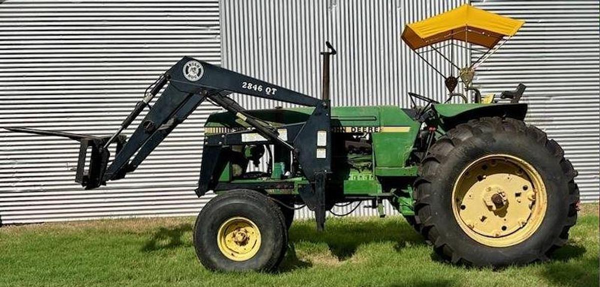 Used 1982 John Deere 2940 Tractor