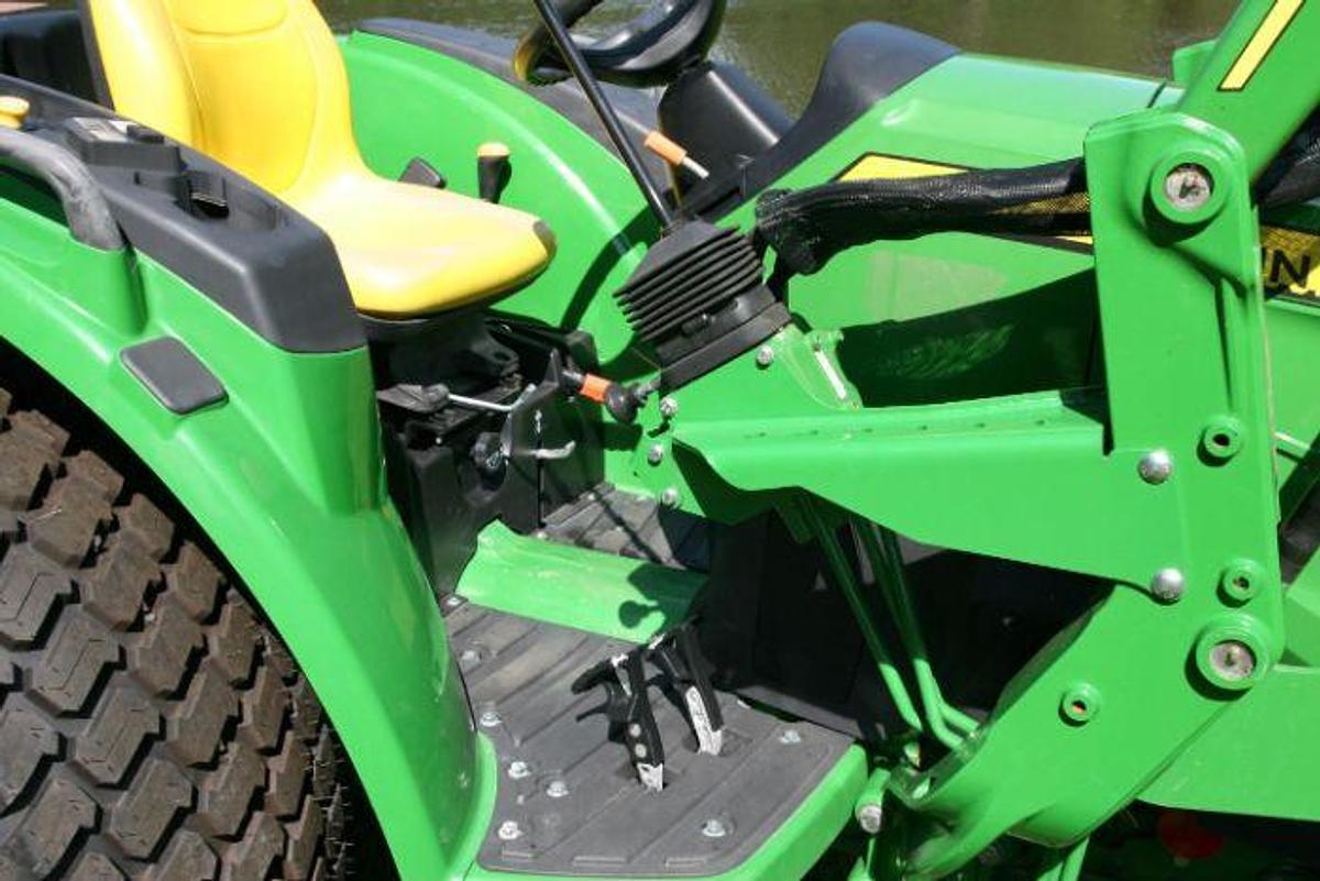 Used 2017 JOHN DEERE 4052M