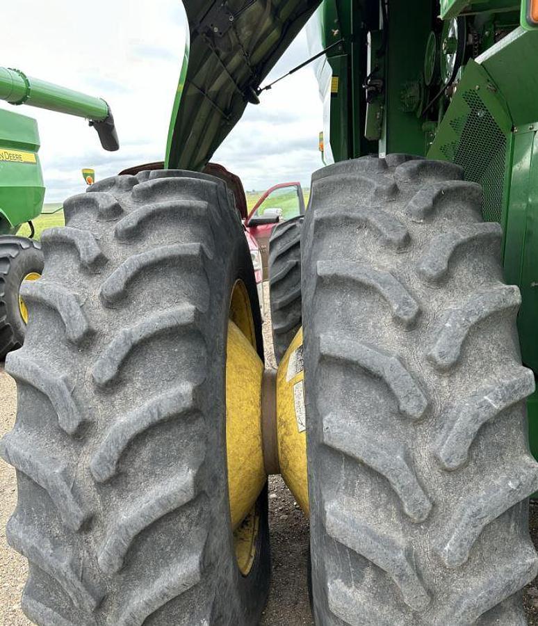 Used 2013 John Deere S670 Combine