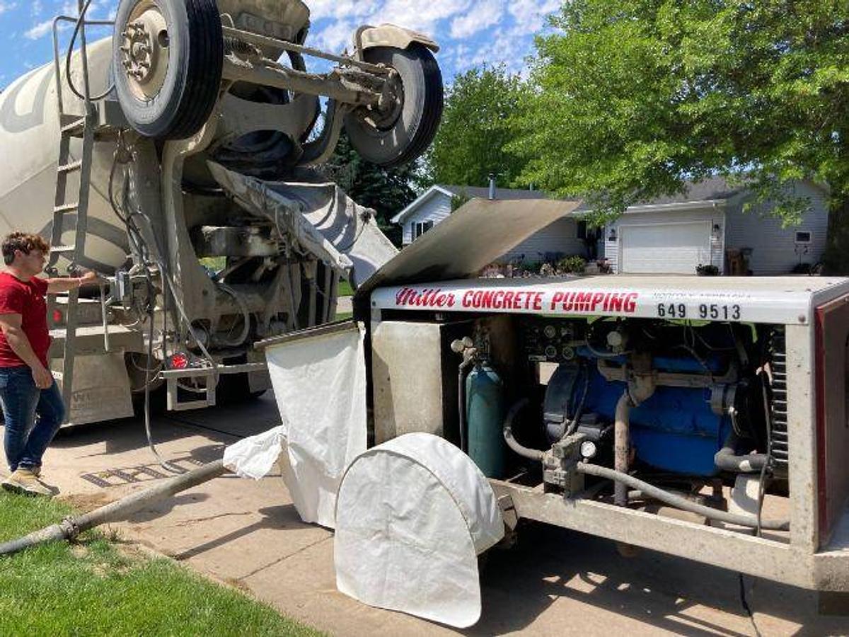 Used 1990 CUSTOM 640 Concrete Pump